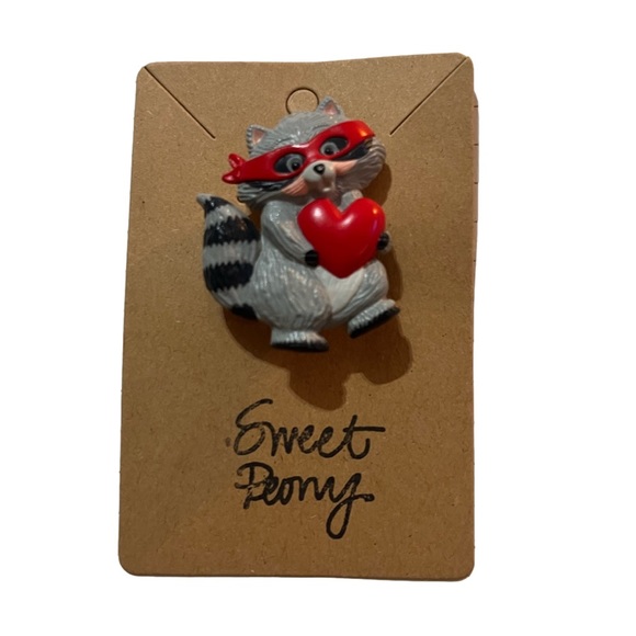 Vintage Hallmark Valentine Raccoon Bandit Lapel Pin Brooch Signed Hallmark Heart - Picture 3 of 3
